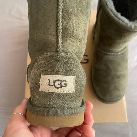 UGG Boots Kids Size 2 - Picture 4 of 8